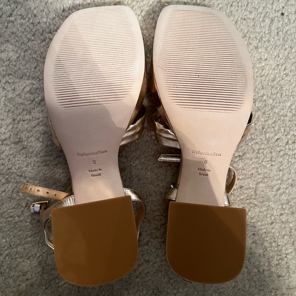 Never worn. Reformation Mazie Platform Heel in Gold Size 8 - Picture 6 of 6